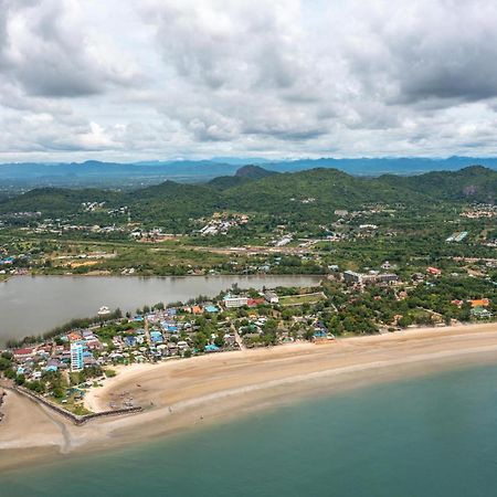 Beachfront Modern 4 Bedroom Pool Villa - Rv Huahin Kültér fotó