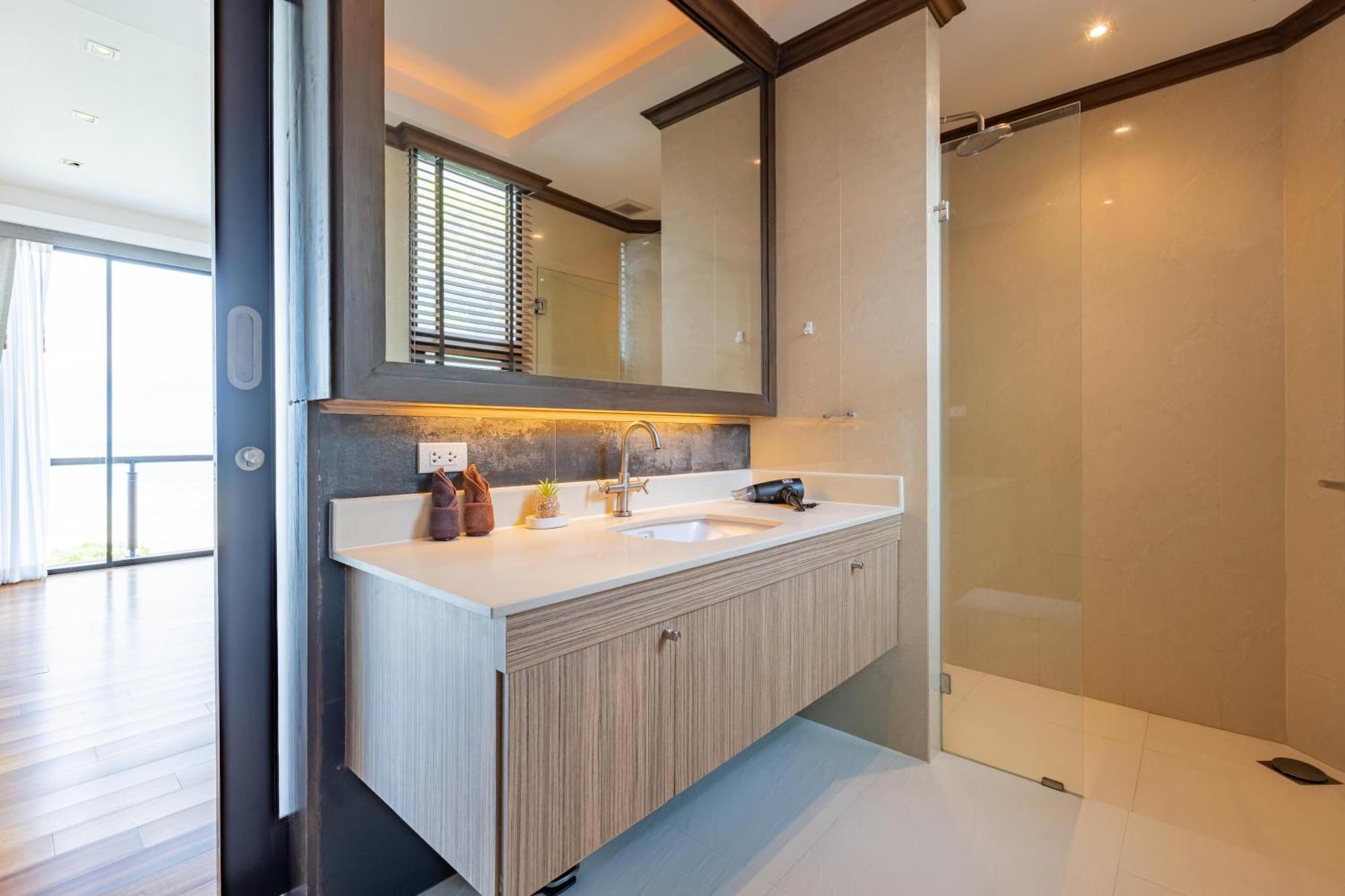 Beachfront Modern 4 Bedroom Pool Villa - Rv Huahin Kültér fotó