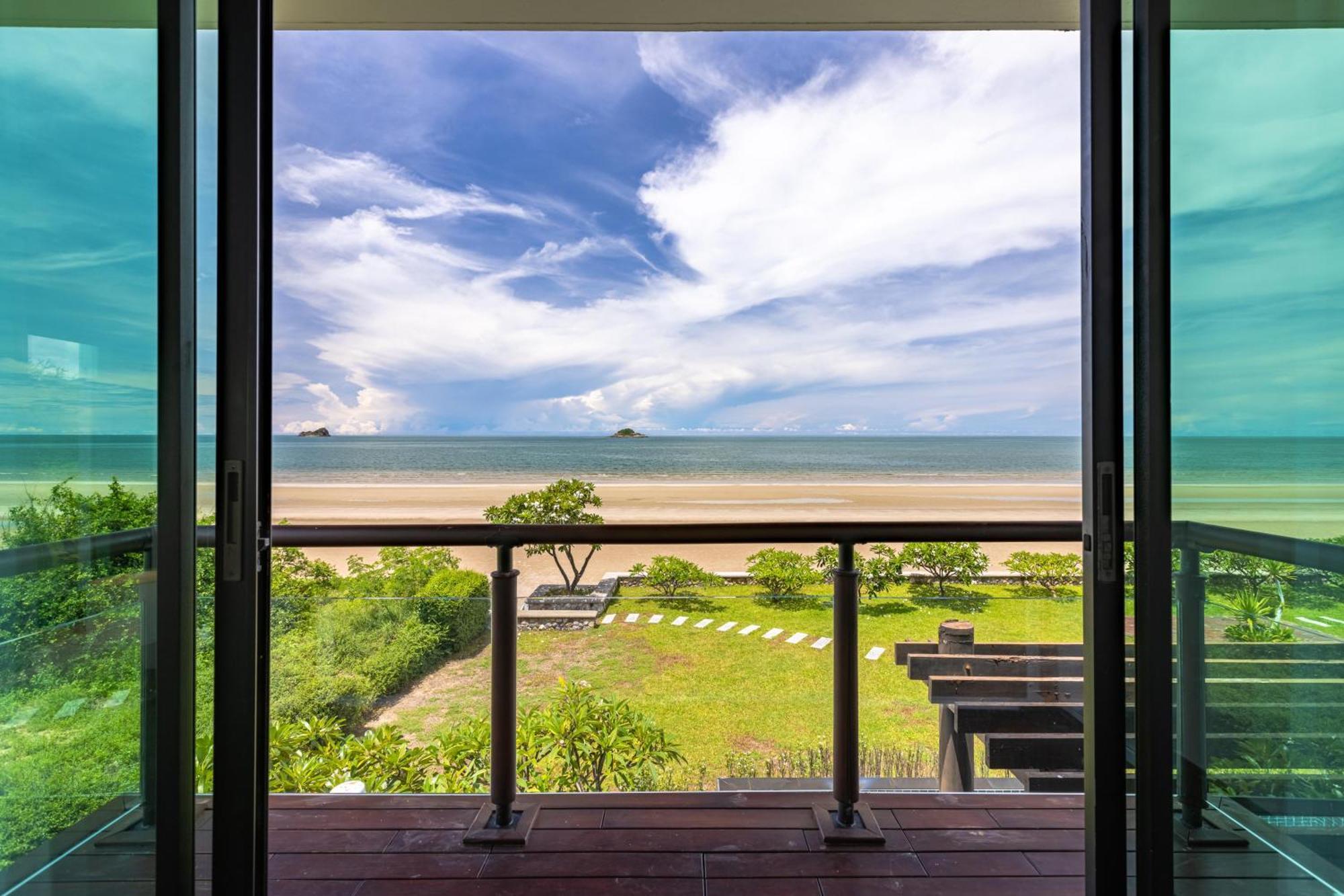 Beachfront Modern 4 Bedroom Pool Villa - Rv Huahin Kültér fotó