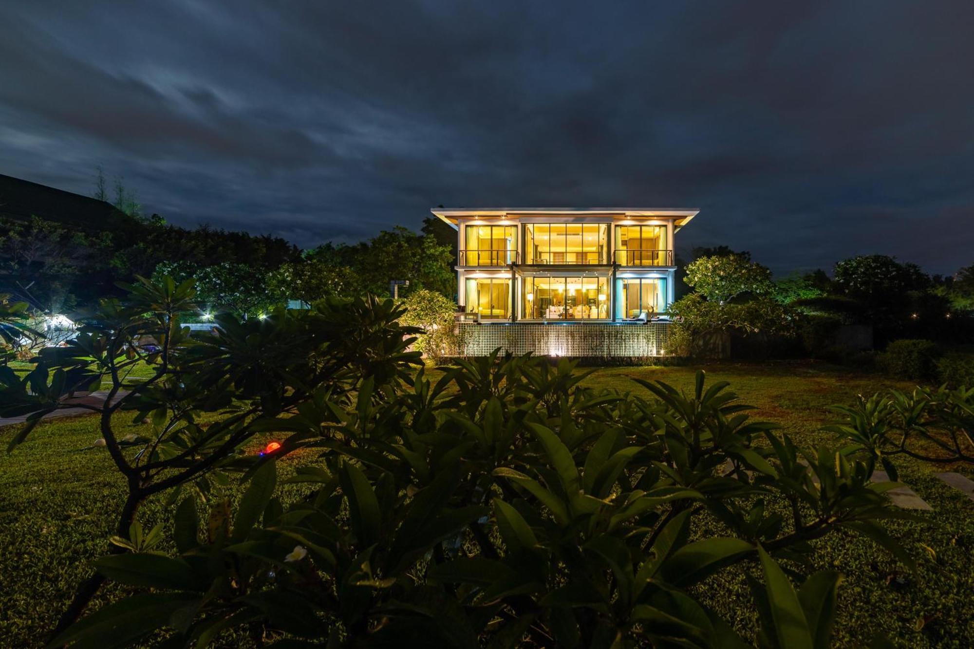 Beachfront Modern 4 Bedroom Pool Villa - Rv Huahin Kültér fotó