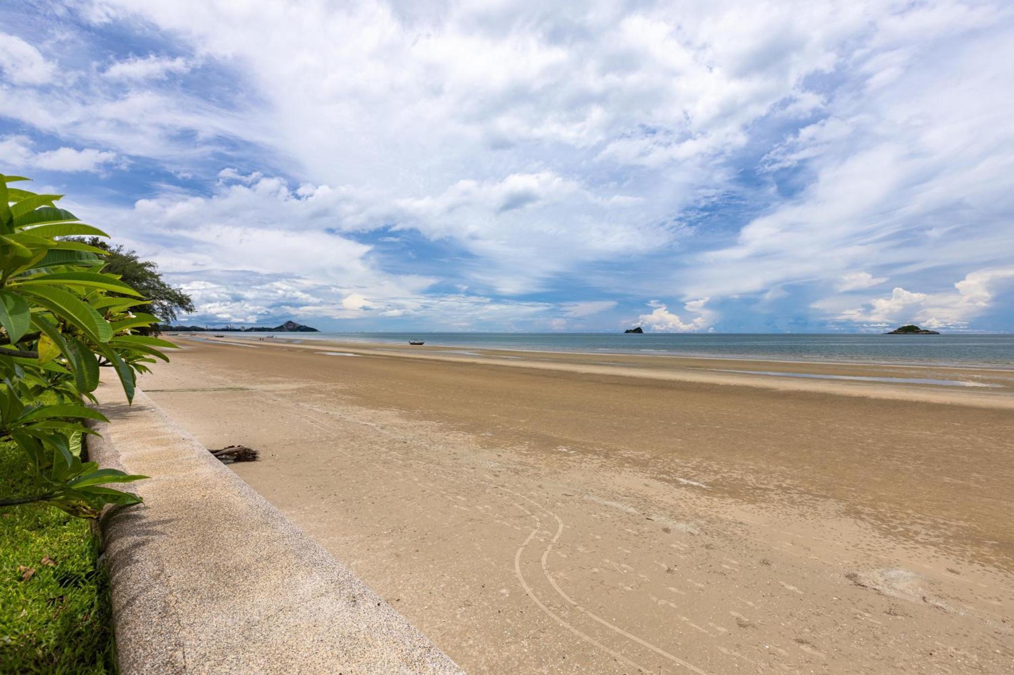 Beachfront Modern 4 Bedroom Pool Villa - Rv Huahin Kültér fotó